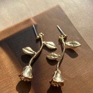 Gold plated rose shape earrings